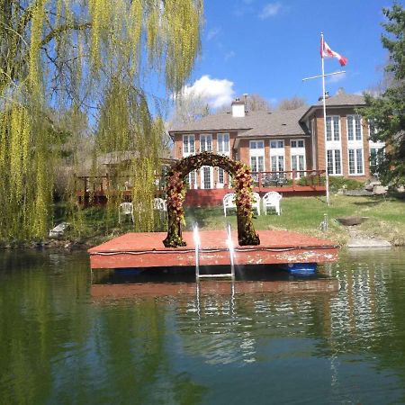 Lakeside Private Suite-Queen Bed Room Tottenham Екстериор снимка