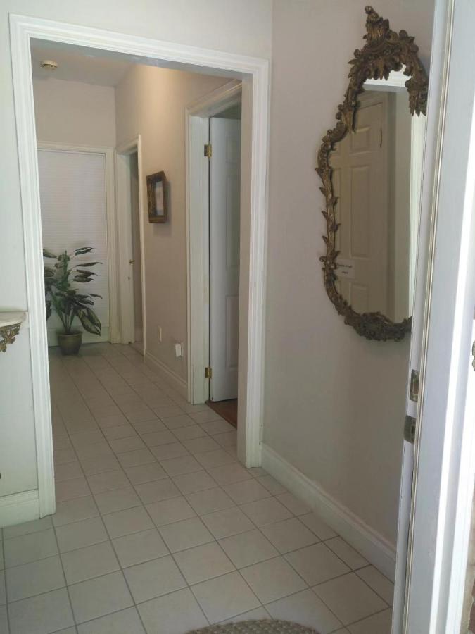 Lakeside Private Suite-Queen Bed Room Tottenham Екстериор снимка