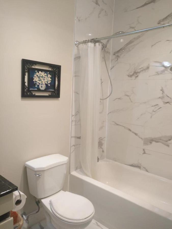 Lakeside Private Suite-Queen Bed Room Tottenham Екстериор снимка