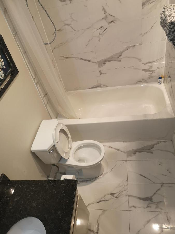 Lakeside Private Suite-Queen Bed Room Tottenham Екстериор снимка