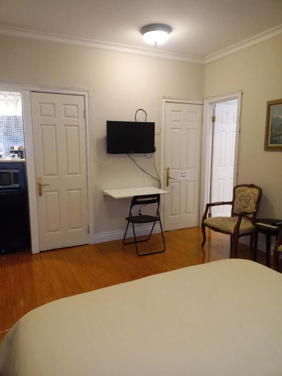 Lakeside Private Suite-Queen Bed Room Tottenham Екстериор снимка