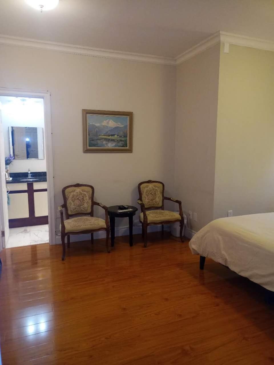Lakeside Private Suite-Queen Bed Room Tottenham Екстериор снимка